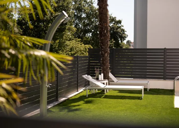 Luxury Royal Iris Apartment *