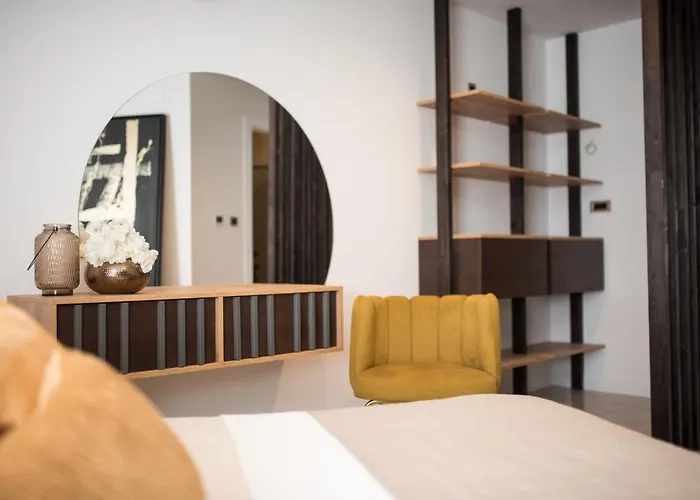 Luxury Royal Iris Apartment