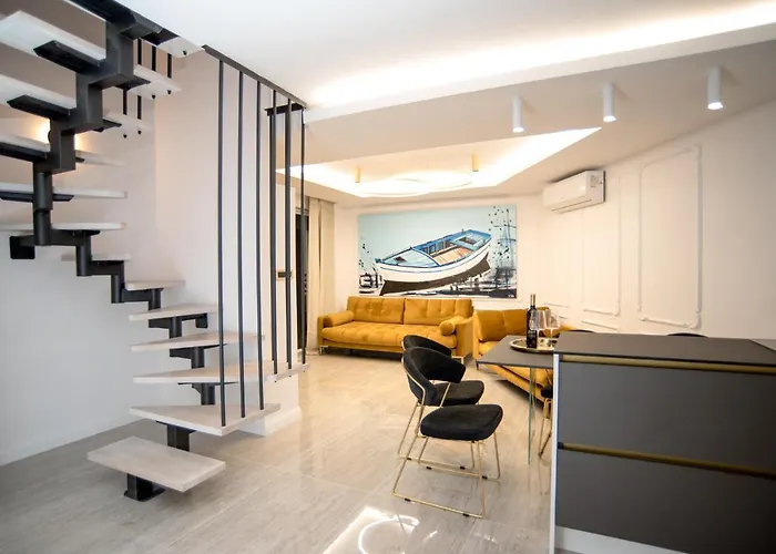Luxury Royal Iris Apartment