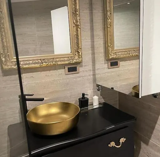 Luxury Royal Iris Apartment